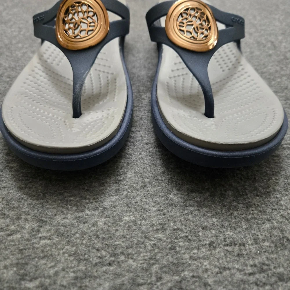 Crocs Sanrah Circle Wedge Flip Flops Womens 8 Navy Comfort Sandals Beach Chic